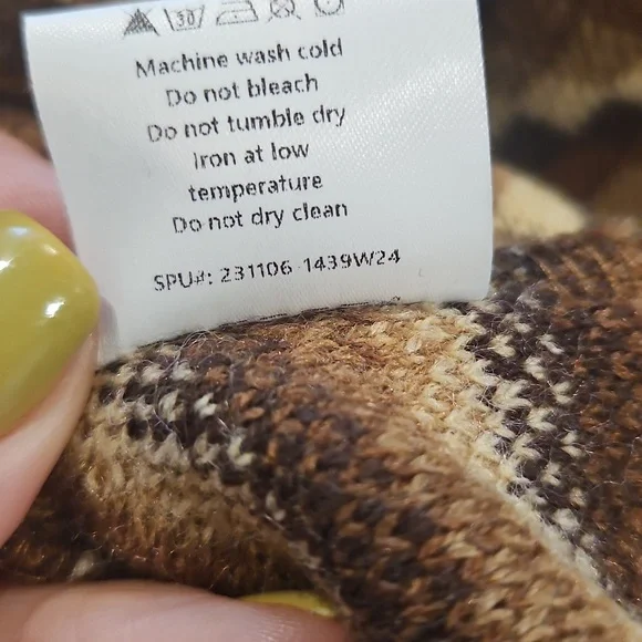 OGL Brown and Tan Turtleneck Sweater Classic Knit Design - Picture 5 of 5